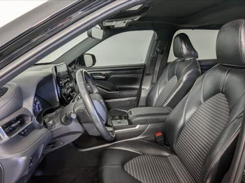 Used 2021 Toyota Highlander XSE image 18