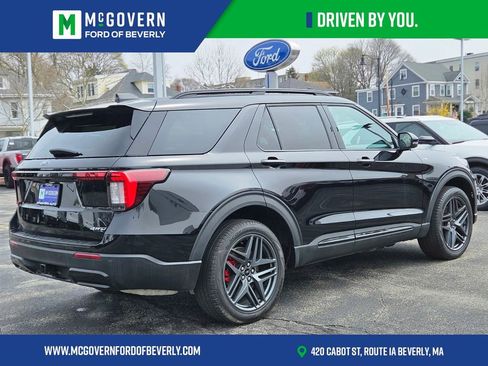 Used 2025 Ford Explorer ST-Line w/ ST-Line Street Pack AWD/4WD image 6