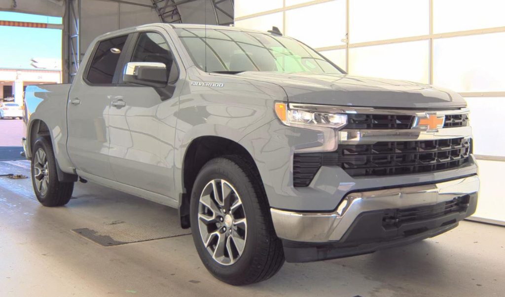 Used 2024 Chevrolet Silverado 1500 LT AWD/4WD image 2