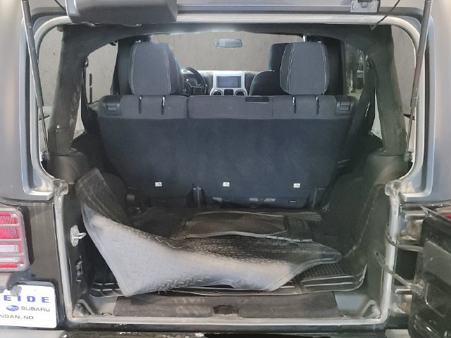 Used 2018 Jeep Wrangler Unlimited Sahara AWD/4WD image 15