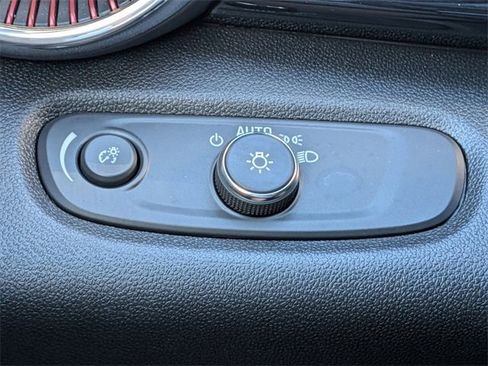 Used 2025 Chevrolet Trax RS image 29