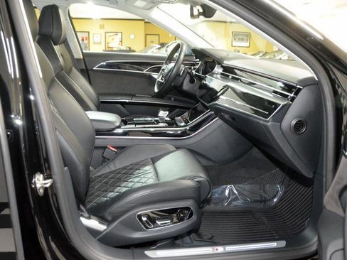 Used 2020 Audi S8 L image 23