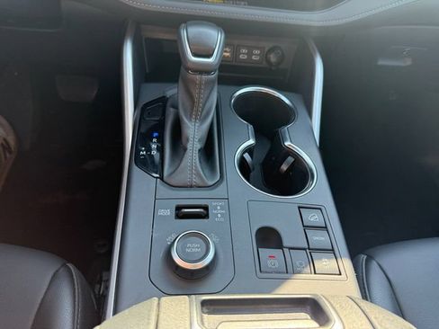 Used 2025 Toyota Highlander XSE AWD/4WD image 16