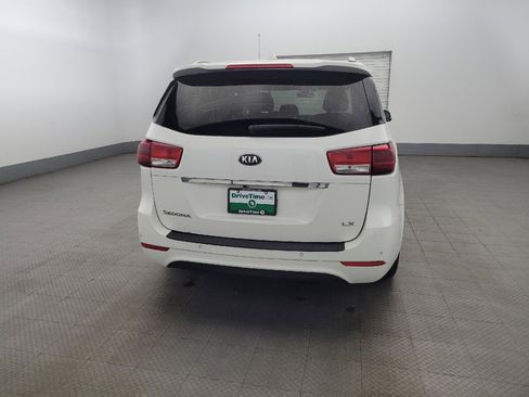 Used 2015 Kia Sedona LX w/ LX Convenience Package image 7