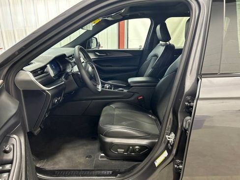 Used 2025 Jeep Grand Cherokee L Altitude AWD/4WD image 12