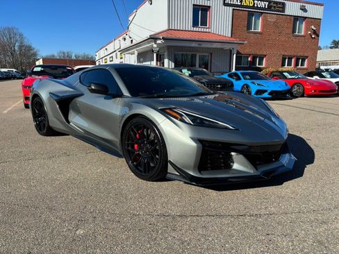 Used 2024 Chevrolet Corvette Z06 w/ Z07 Performance Package image 3