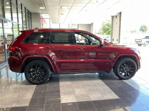 Used 2020 Jeep Grand Cherokee Altitude AWD/4WD image 5