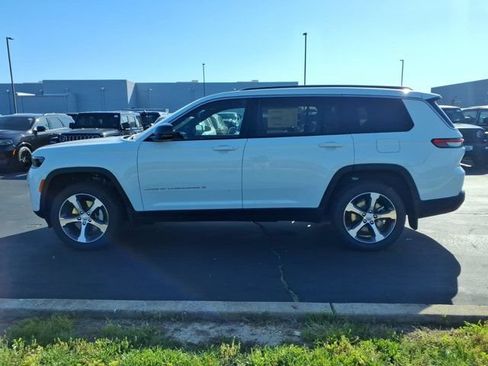New 2026 Jeep Grand Cherokee L Limited w/ Luxury Tech Group II AWD/4WD image 3