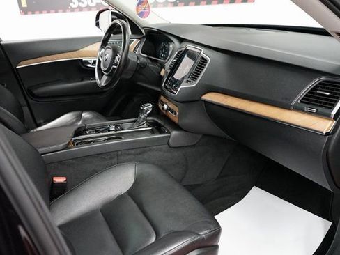 Used 2022 Volvo XC90 T6 Momentum image 42
