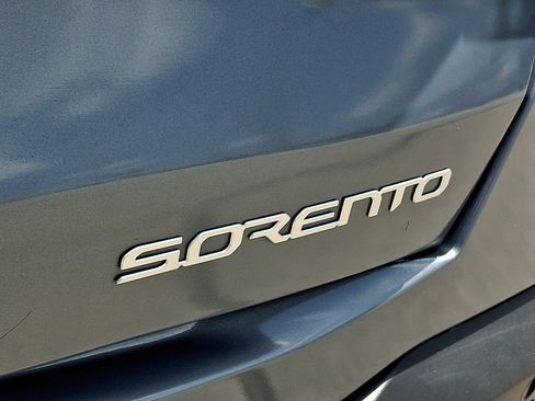 Used 2024 Kia Sorento S FWD image 30