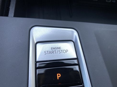 Used 2025 Volkswagen Atlas SE FWD image 31