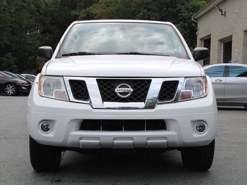 Used 2021 Nissan Frontier SV RWD image 2