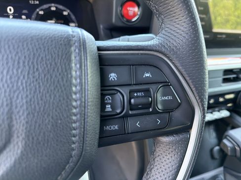 Used 2025 Toyota Tacoma TRD Off-Road AWD/4WD image 24