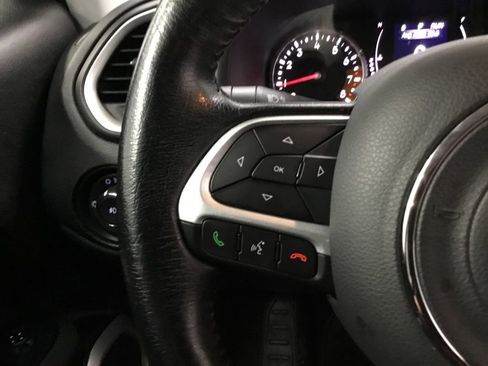 Used 2020 Jeep Renegade Latitude w/ Cold Weather Group AWD/4WD image 34
