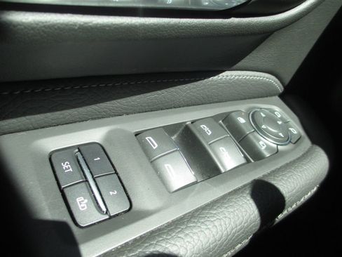 Used 2023 GMC Yukon Denali AWD/4WD image 30