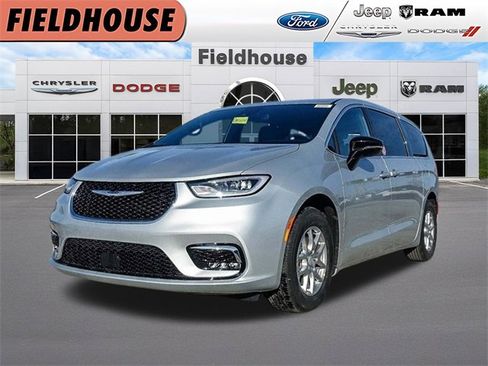 New 2026 Chrysler Pacifica Select image 1