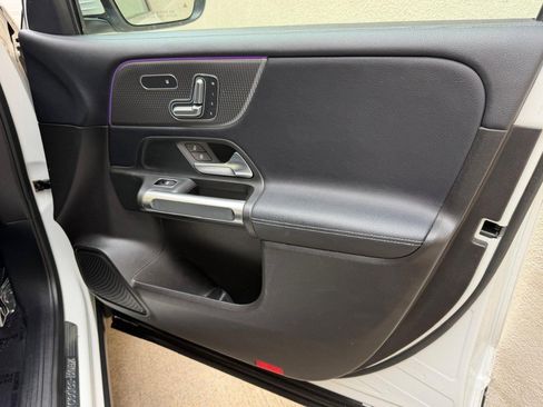 Used 2020 Mercedes-Benz GLB 250 4MATIC image 21