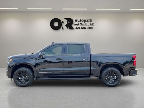 Used 2024 Chevrolet Silverado 1500 High Country w/ Midnight Edition AWD/4WD image 3