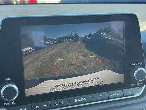 Used 2025 Nissan Rogue SV image 25