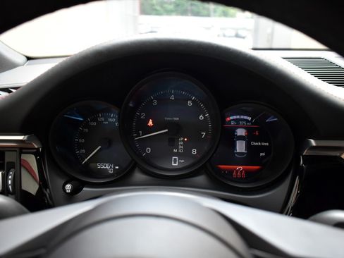 Used 2023 Porsche Macan AWD/4WD image 24