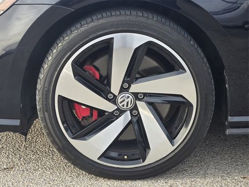 Used 2019 Volkswagen Golf 4-Door image 10