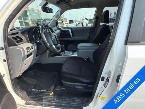 Used 2013 Toyota 4Runner SR5 AWD/4WD image 10