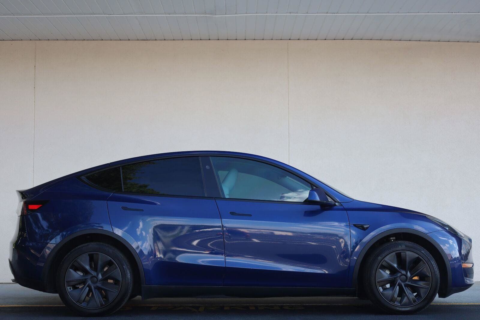 Used 2024 Tesla Model Y Long Range AWD/4WD image 2