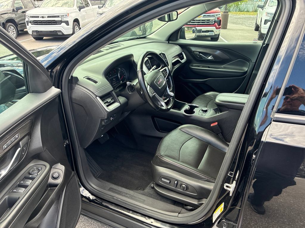 Used 2024 GMC Terrain SLT AWD/4WD image 10