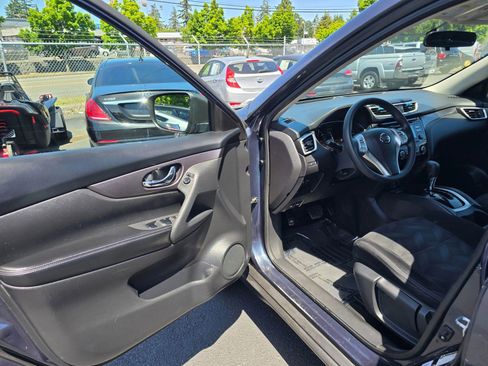 Used 2016 Nissan Rogue S FWD image 18