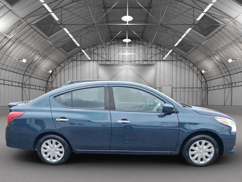 Used 2017 Nissan Versa SV FWD image 4
