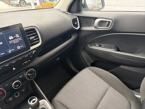 Certified 2025 Hyundai Venue SE image 27
