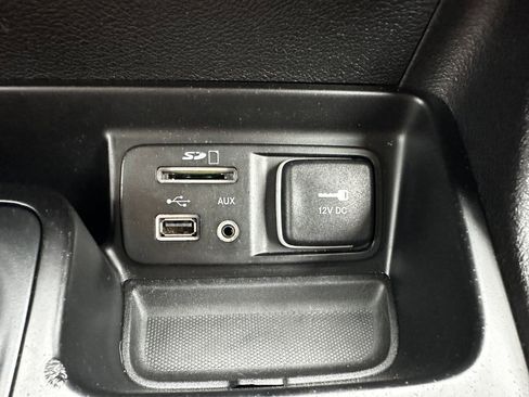 Used 2017 Jeep Cherokee Trailhawk image 25