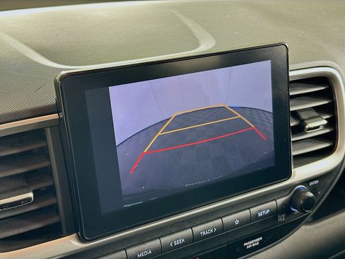Used 2025 Hyundai Venue SEL FWD image 22
