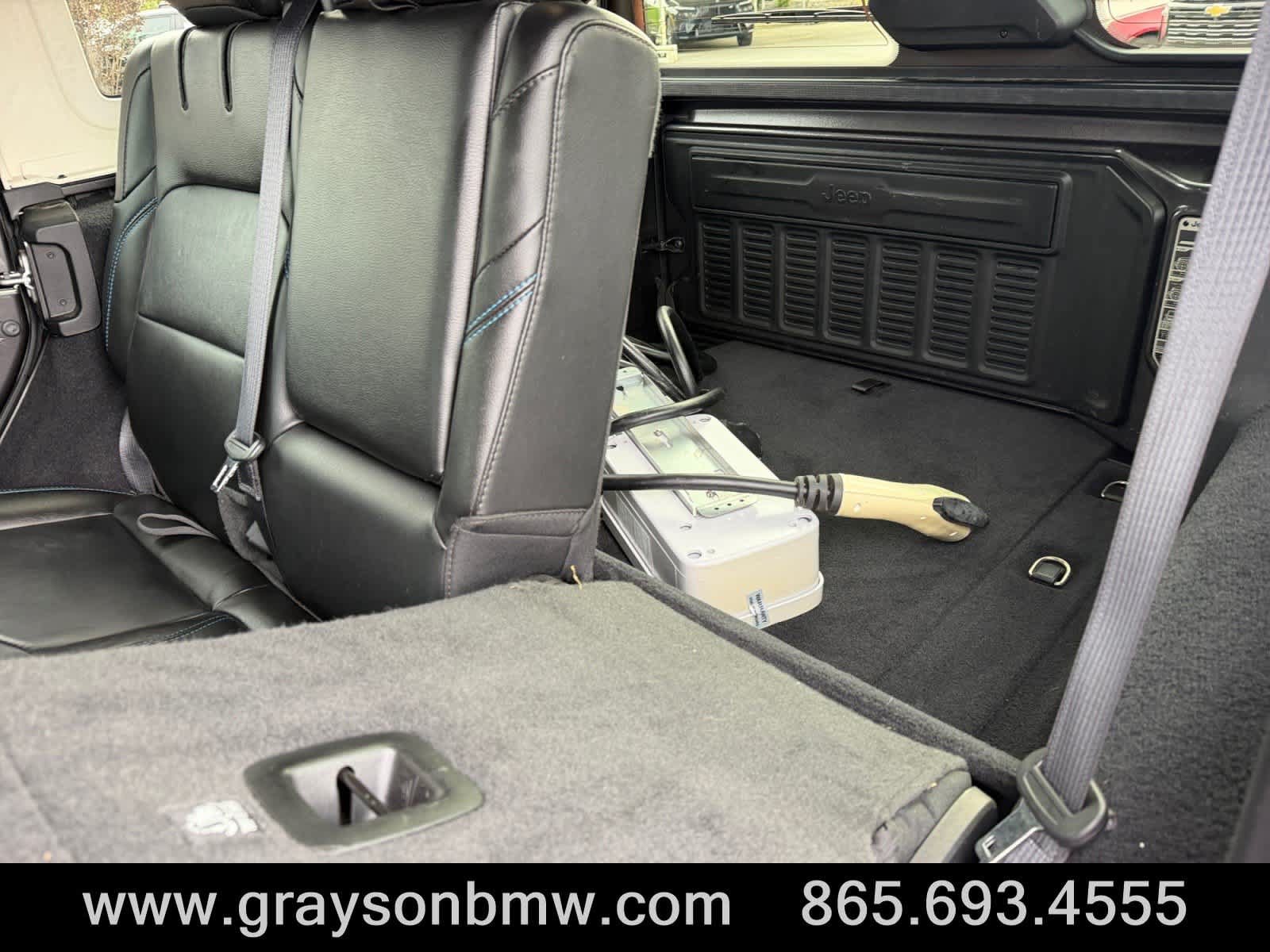 Used 2022 Jeep Wrangler Unlimited Rubicon 4xe w/ Cold Weather Group AWD/4WD image 18