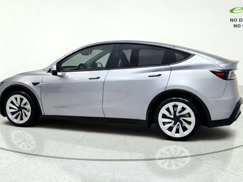 Used 2026 Tesla Model Y AWD image 5