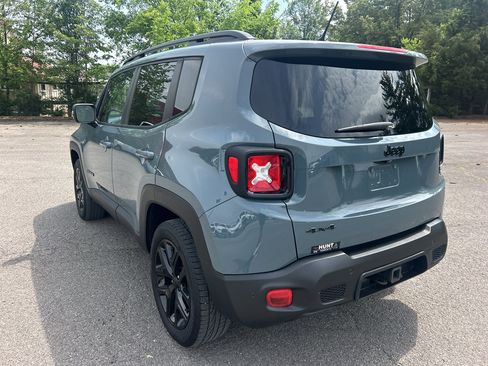 Used 2017 Jeep Renegade Altitude w/ Advanced Technology Group AWD/4WD image 7