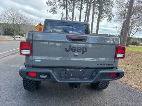 Used 2023 Jeep Gladiator Sport image 4