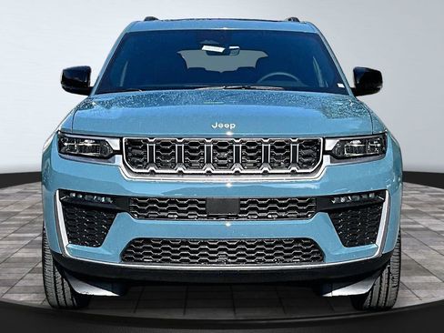 New 2027 Jeep Grand Cherokee L Limited w/ Trailer Tow Package AWD/4WD image 2