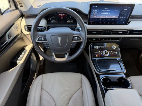 Used 2023 Lincoln Nautilus Reserve w/ Equipment Group 202A image 12