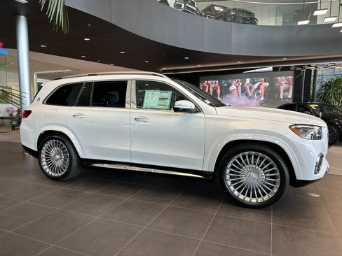 New 2026 Mercedes-Benz Maybach GLS 600 4MATIC image 2