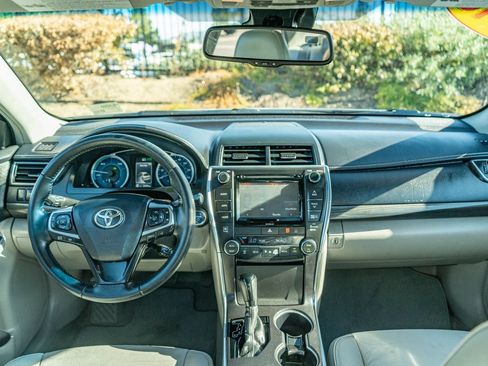 Used 2016 Toyota Camry XLE w/ Moonroof Package FWD image 11