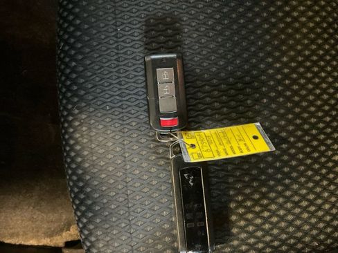 Used 2018 Mitsubishi Outlander SE image 30