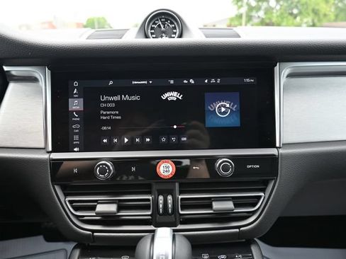 Used 2026 Porsche Macan AWD/4WD image 32