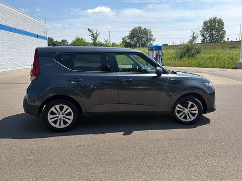 Used 2022 Kia Soul LX FWD image 6