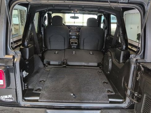 Used 2020 Jeep Wrangler Unlimited Sport image 31