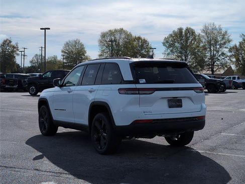 New 2025 Jeep Grand Cherokee Altitude RWD image 3