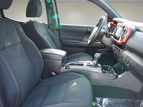 Used 2016 Toyota Tacoma SR image 14