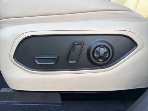 New 2025 Jeep Grand Cherokee L Limited w/ Luxury Tech Group II image 37