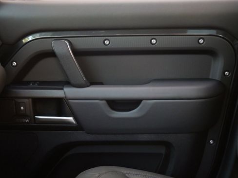 Used 2025 Land Rover Defender 110 X image 12