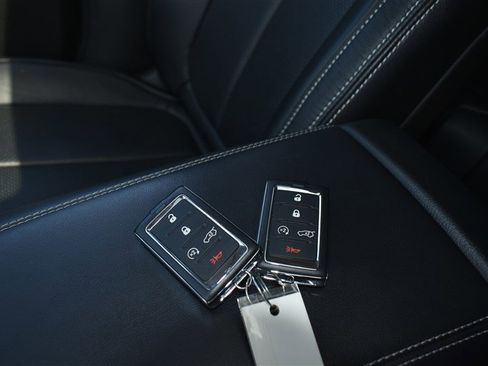 Used 2023 Jeep Grand Cherokee Laredo w/ Luxury Tech Group I AWD/4WD image 23